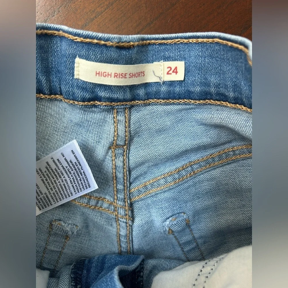 Levi's Blue Jean Shorts Distressed High-Waisted size 24 - Picture 3 of 4